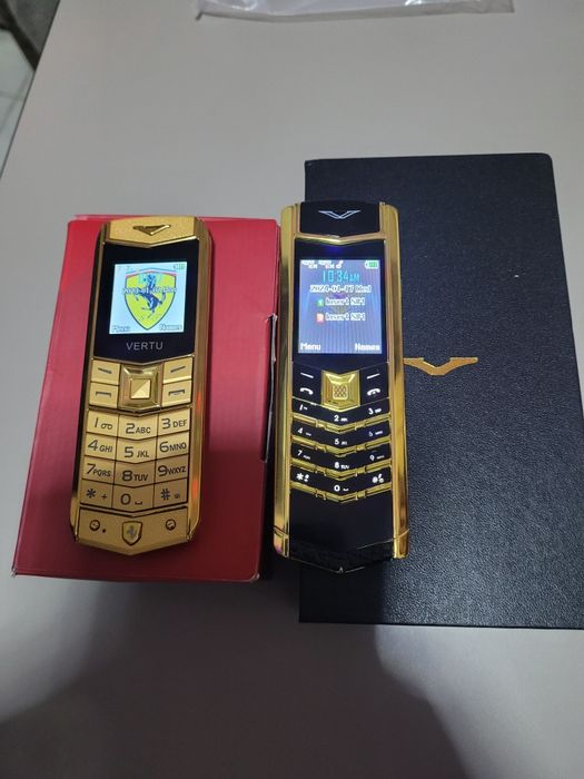 Vând telefon Vertu