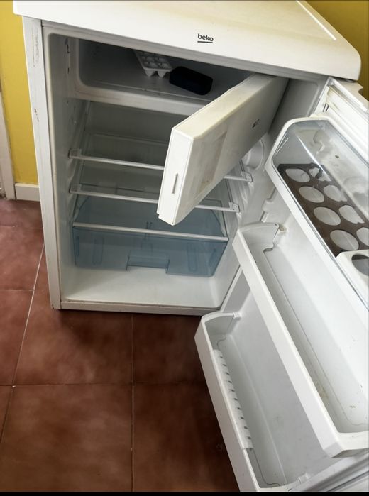 Малък хладилник beko