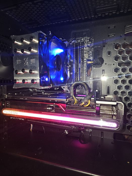 Calculator pc radeon 7800xt nitro + 16gb 256bit ryzen 5 5600x ,  ,32gb  ram 1Tb m2 nvme