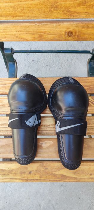 Genunchiere UFO moto pentru copii