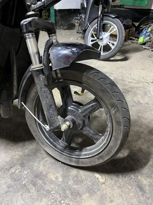 Продам скутер ск8