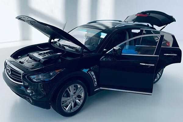 1:18 Infiniti FX50S, 2012 black.