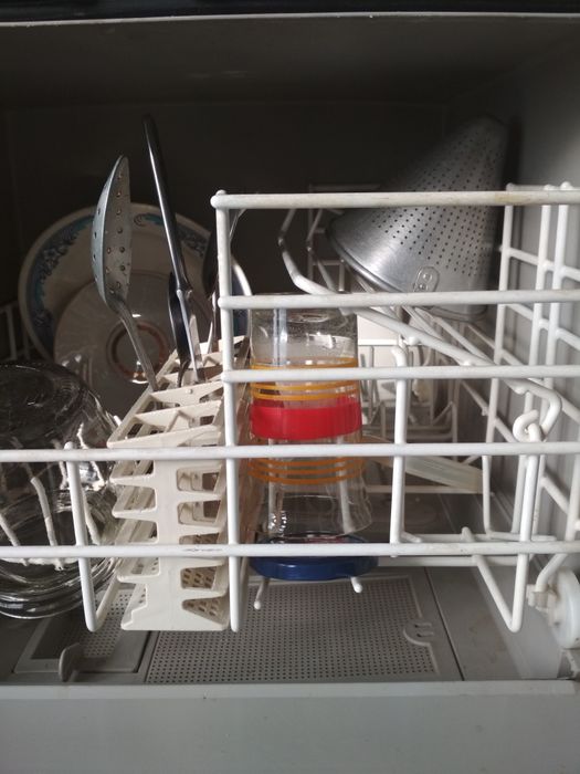 Посудомоечная машина DAEWOO,  компактная, все работает,  На 4 персоны