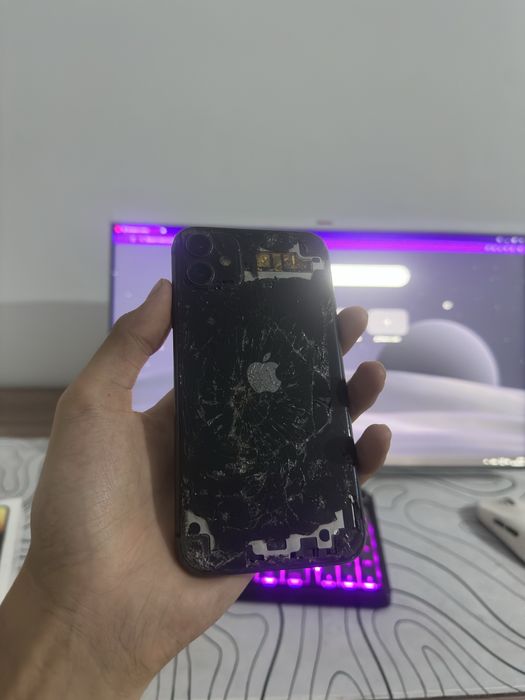 Телефон iPhone 11 64gb