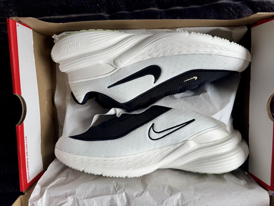 Nike Uplift Sc alb-negru.