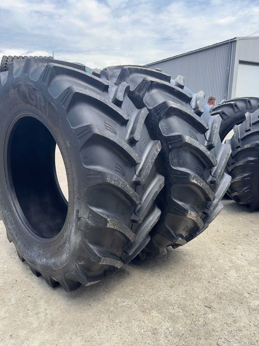Cauciucuri 710/70 R42 Gri Radiale Noi 176/173A8 pt tractor John Deere