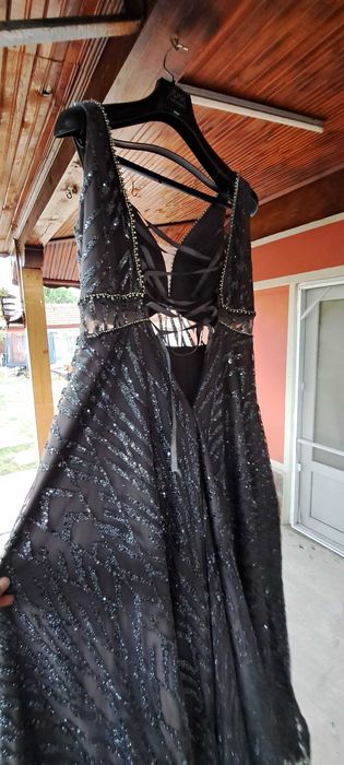 Рокля-истинско бижу