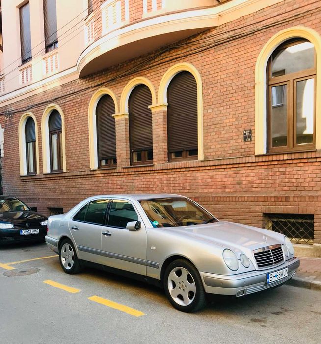 Mercedes E200 Elegance automat, interior piele