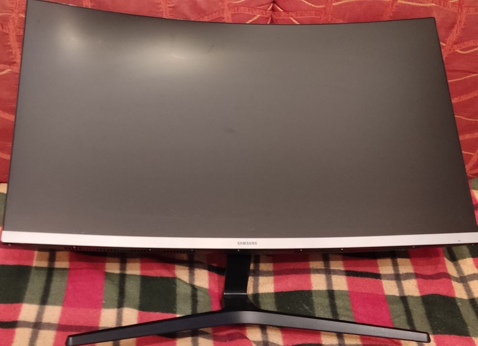 Монитор Samsung 31.5