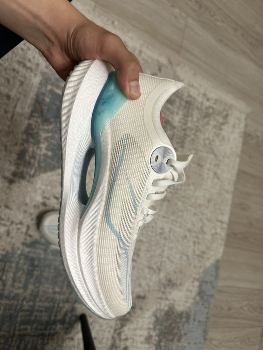 Проффесиональные беговые кросовки от бренад Li-Ning