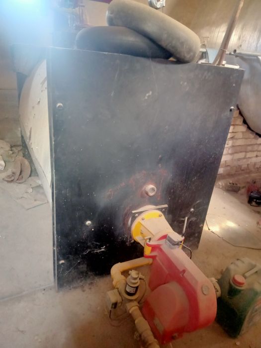 Газда ишлайдиган котёл (газовый) 500таликдан. 2 дона бор
