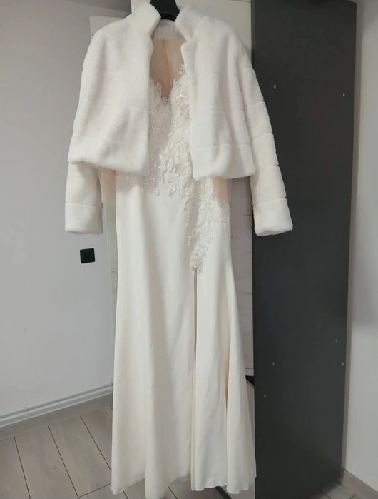 Rochie de mireasa si blanită
