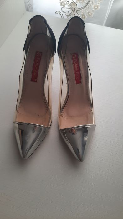Б/у Женские туфли на шпильке. Размер 37.