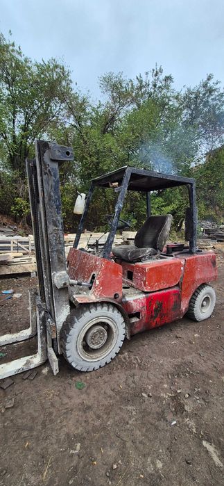 Вилочный погрузчик.