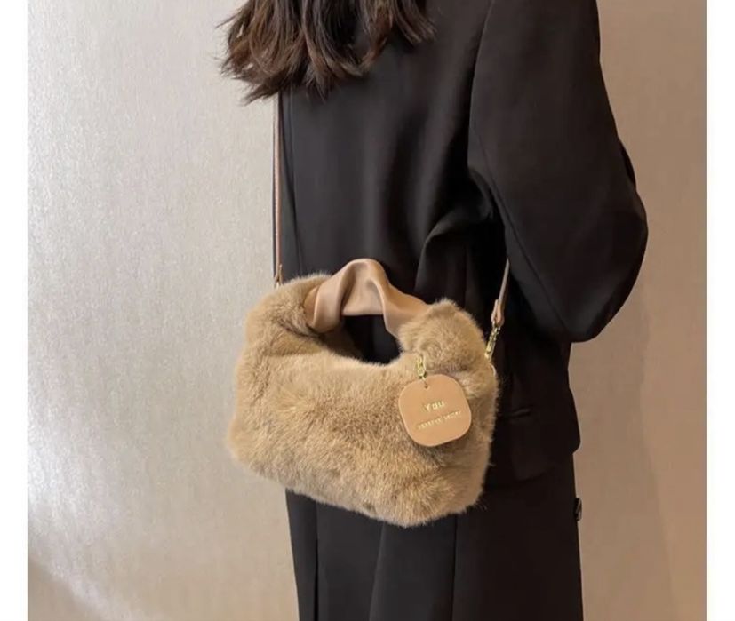 Продам меховую сумку новую