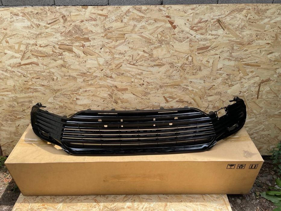 Решетка в бампер на Камри 75 Евро/ЛЕ(Оригинал)