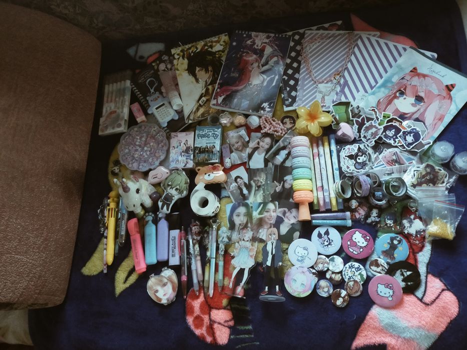 Продам игрушки, аниме статуэтки.