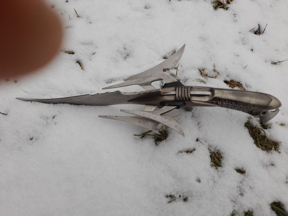 Vând cuțit de colectie