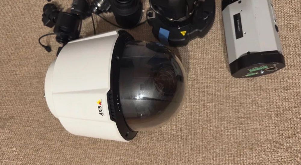 camera supraveghere Axis,Pelco,Moxa cu 12 obiective 2 avigilon
