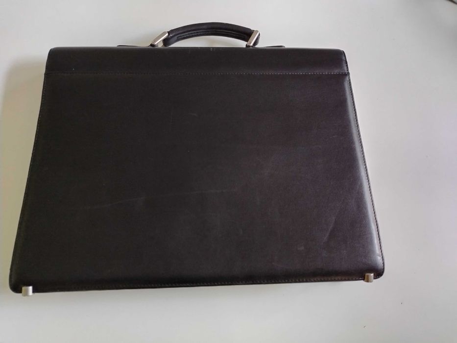 Продавам чудесна бизнес чанта от естествена кожа Petek 1855