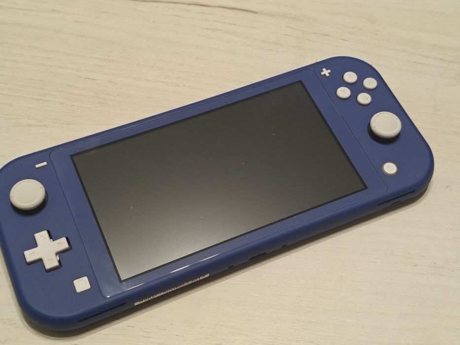 Отлична Nintendo Switch Lite+128 GB SD Card+игри