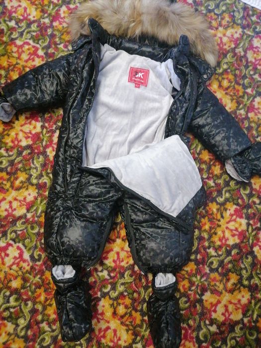 Продам детский зимний комбенизон.