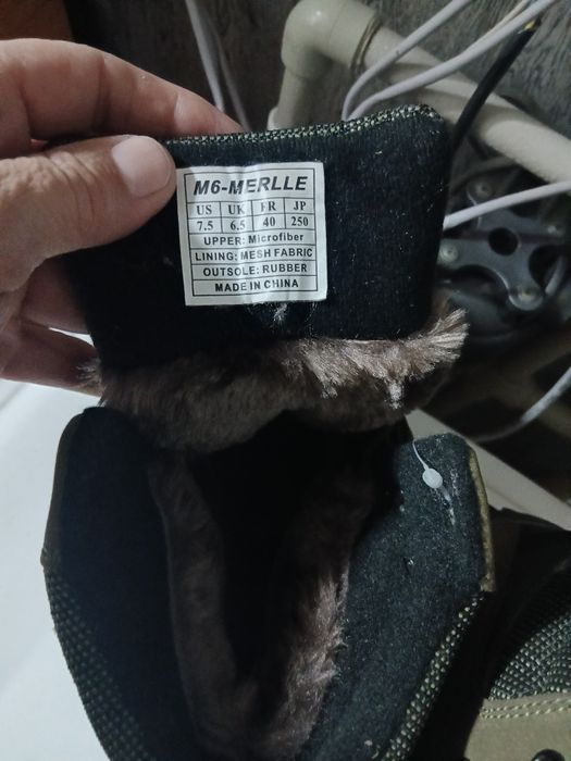 Продам зимние  ботинки