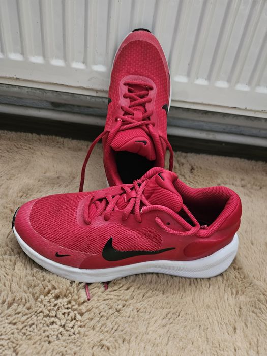 Nike Revolution 7