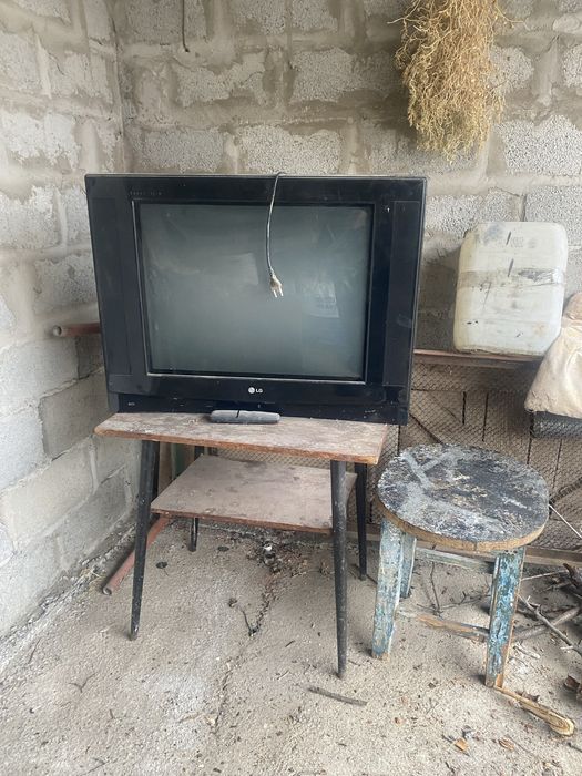 Телевизор LG рабочий.