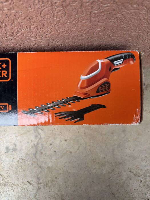 Vând Trimmer cu acumulator Black+Decker pentru tuns gard viu sau iarba Nou