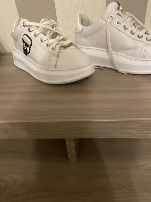 Asidasi Karl Lagerfeld