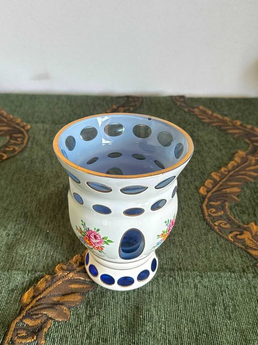 Vază vintage din cristal de Boemia, decor albastru cobalt și motive florale