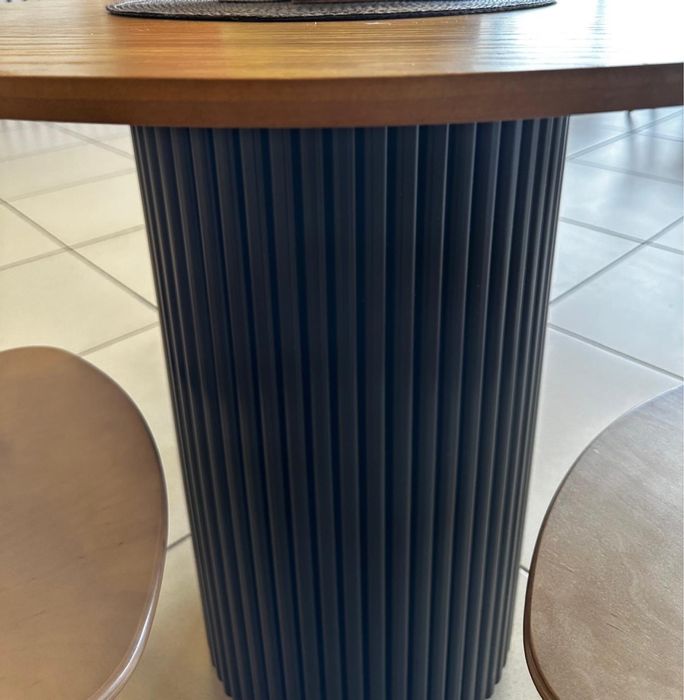 Стол со стульями