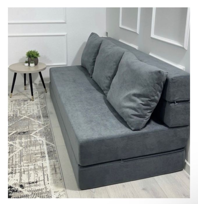 Бескаркасный диван