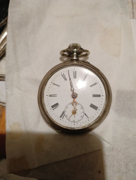 Сребърен джобен часовник