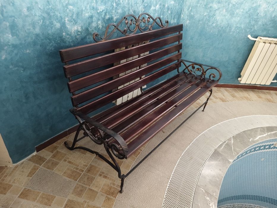 Продаётся набор мебели скамейка и кркслаиз ковки и дерева