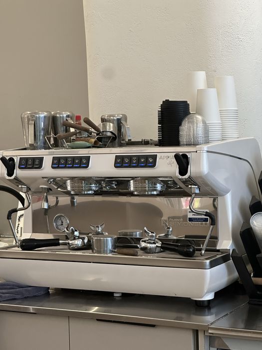 Продам Кофемашину Simonelli