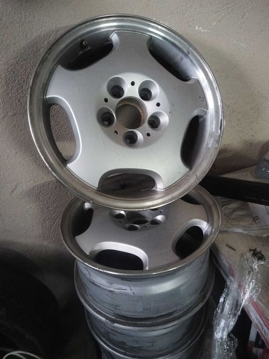 Продавам джанти подходящи за Мерцедес W124