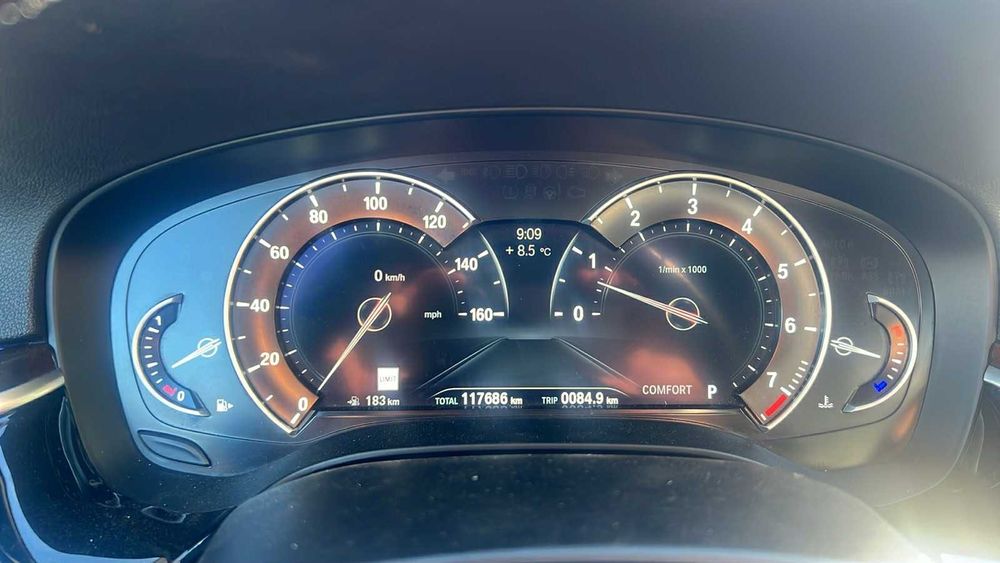 Полу-дигитален километраж BMW