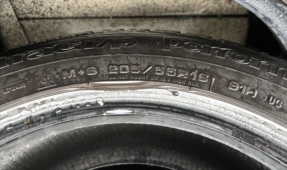 Set 2 anvelope iarna 205 55 r16 goodyear runflat