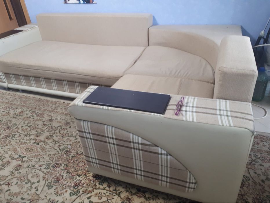 Диван угловой , раздвижной