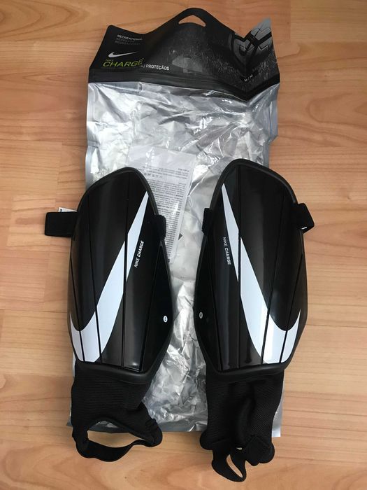 Protectie tibie Nike Charge