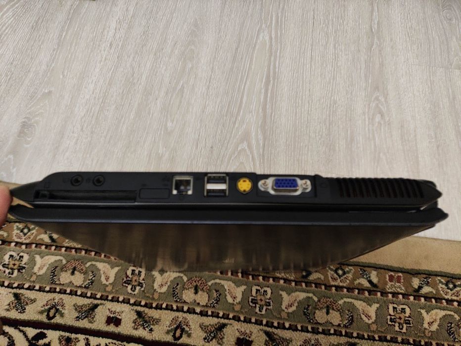 Ноутбук Toshiba.