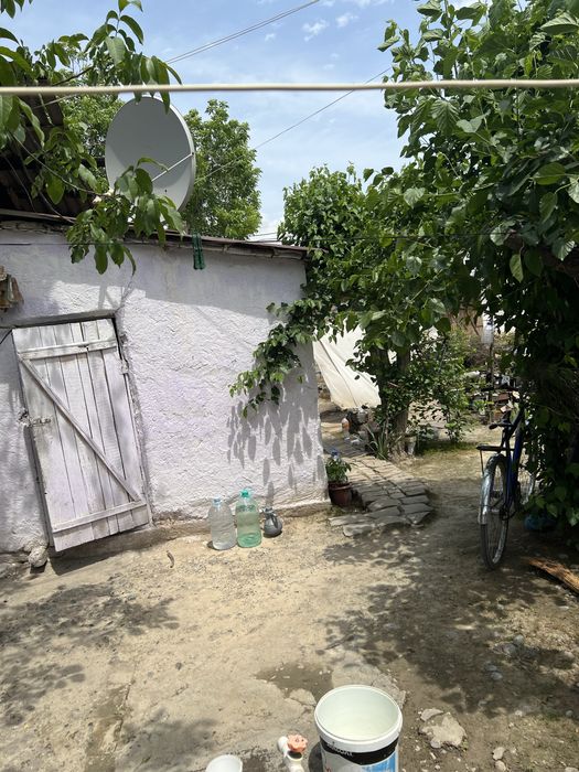 Uy sotiladi eski kotedj  1,6 sotxli 3xonali kelishiladi