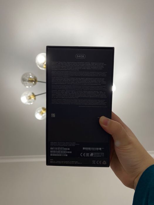 Мобильный телефон IPhone 8+