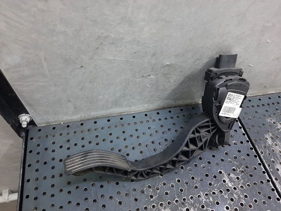 pedala acceleratie 1.2 vti 8f02 peugeot 208 2015  9671433780  6pv00994941
