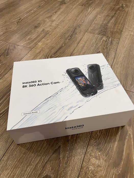 Камера Insta 360 x5 Essentials Bundle