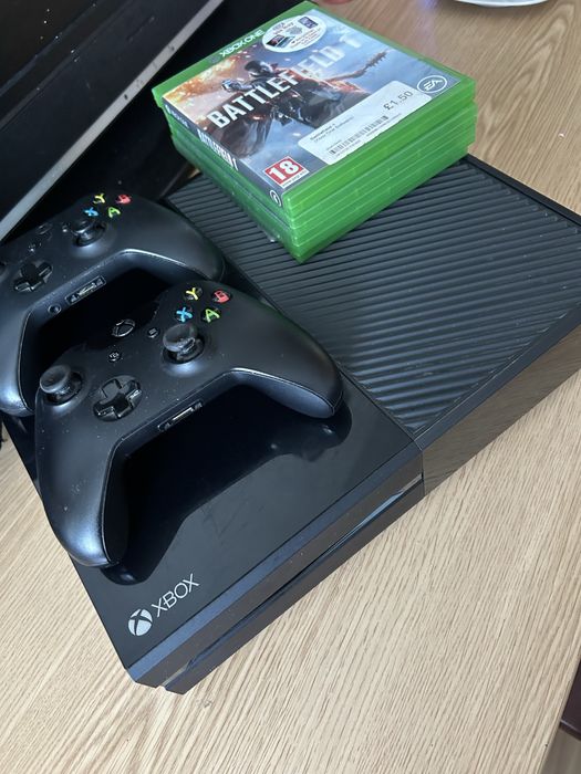 Vand xbox one in stare foarte buna