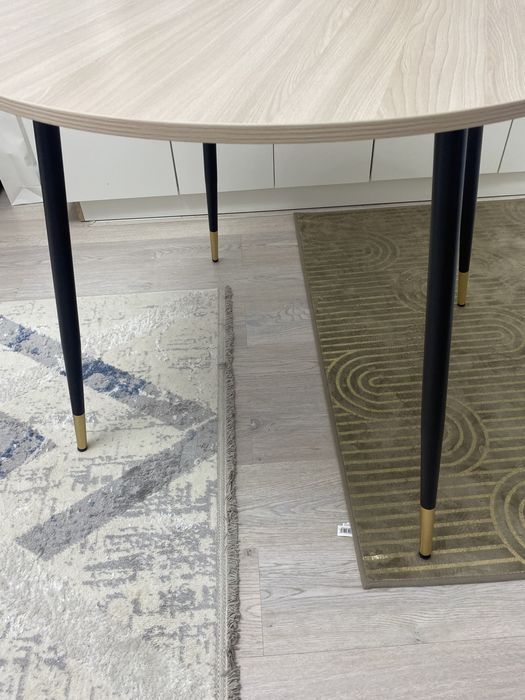 Продам стол и 2 стула в отличном состоянии