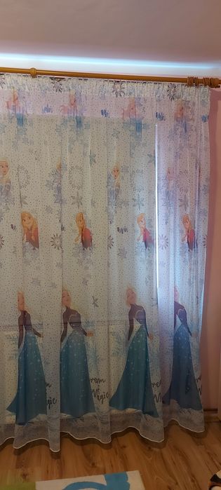 Vand perdea camera fetite